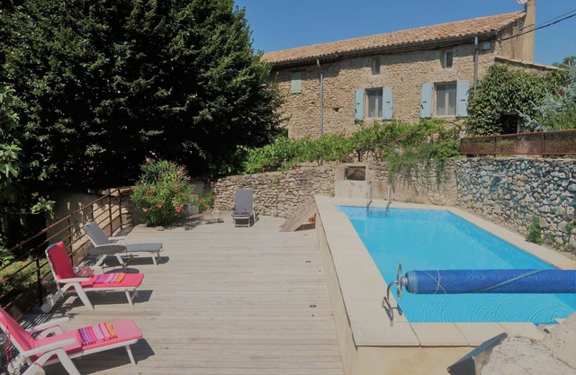 Stunning private villa for 2 people with pool, WIFI, TV, pets allowed and parking