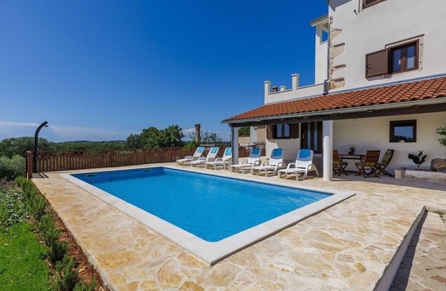 Stunning private villa for 6 people with WIFI, A/C, private pool, TV, terrace and pets allowed