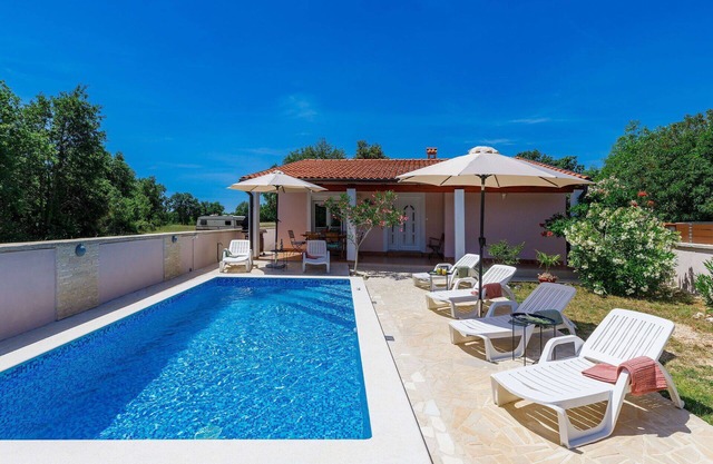 Stunning private villa for 6 guests with private pool, A/C, WIFI, TV and terrace