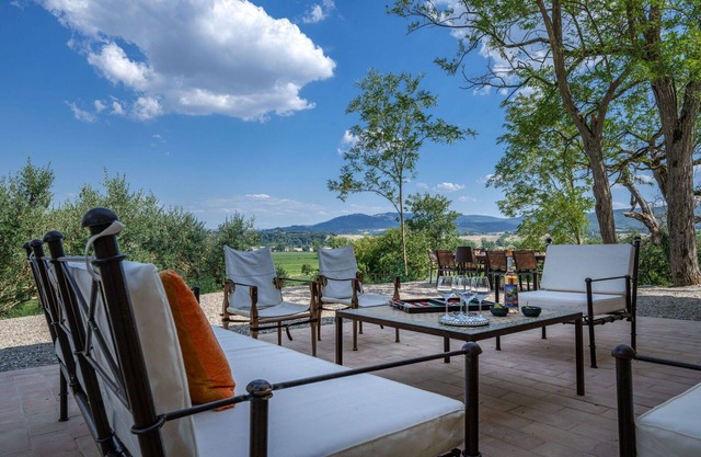 Stunning private villa with A/C, private pool, WIFI, TV, patio, panoramic view, close to Montalcino