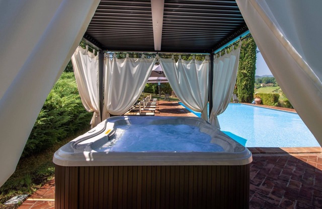 Stunning private villa for 8 guests with A/C, WIFI, private pool and TV