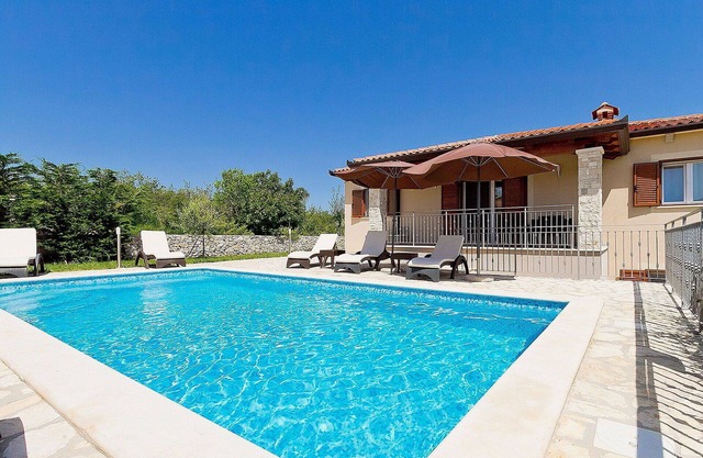Stunning private villa for 10 guests with private pool, A/C, WIFI, TV, terrace and pets allowed