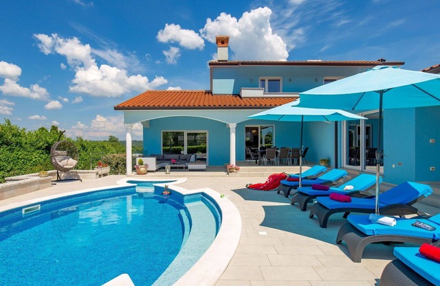 Stunning private villa for 8 guests with WIFI, A/C, private pool, TV and patio