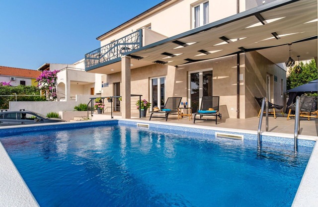 Stunning private villa for 8 people with WIFI, A/C, private pool, TV and terrace