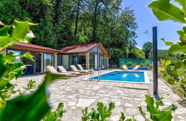 Stunning private villa for 12 guests with private pool, A/C, WIFI, hot tub, TV and terrace