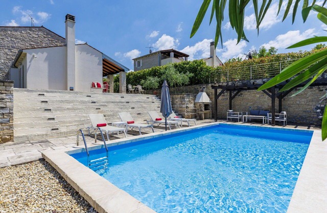 Stunning private villa for 5 guests with private pool, A/C, WIFI, TV, patio and parking