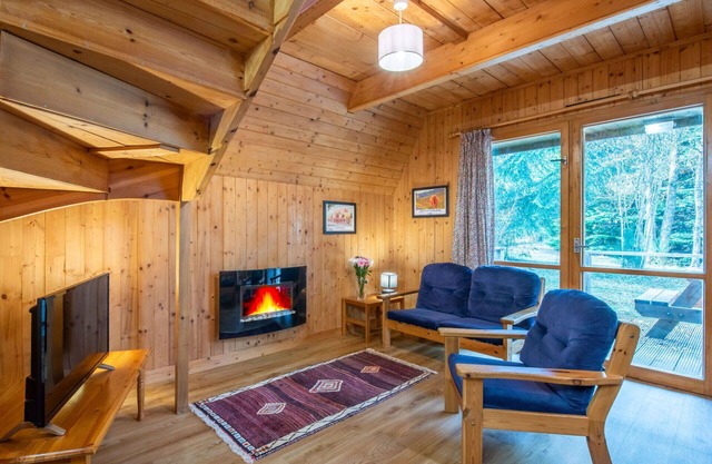 Stunning private villa for 4 guests with WIFI, TV, pets allowed and parking