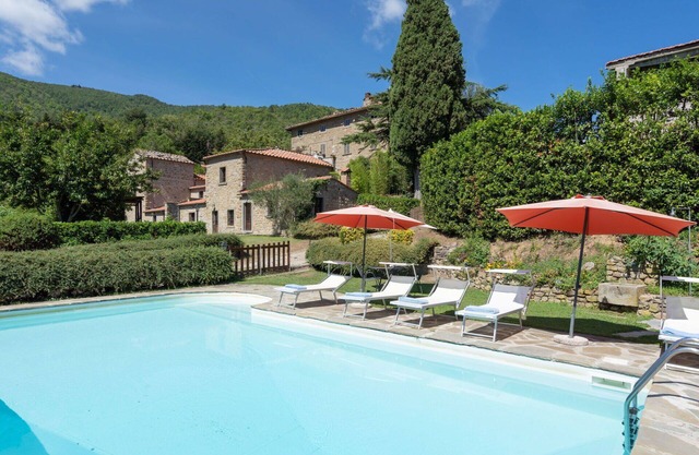 Stunning private villa for 12 guests with WIFI, private pool, TV, terrace and pets allowed