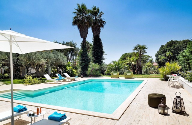 Stunning private villa for 10 people with A/C, WIFI, private pool, TV and patio