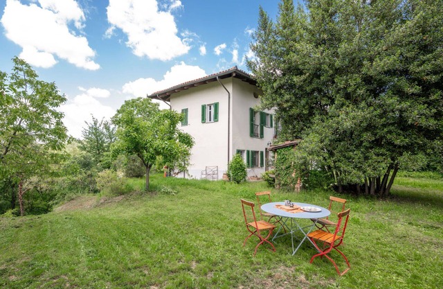 Stunning private villa for 7 guests with TV and balcony