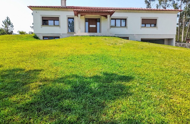 Stunning private villa for 6 guests with private pool, WIFI, TV, patio and panoramic view