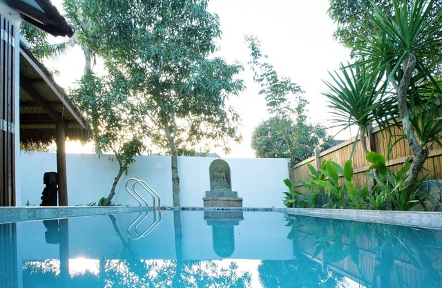 Stunning private villa with pool - 1 minute walk to the beach and restaurants
