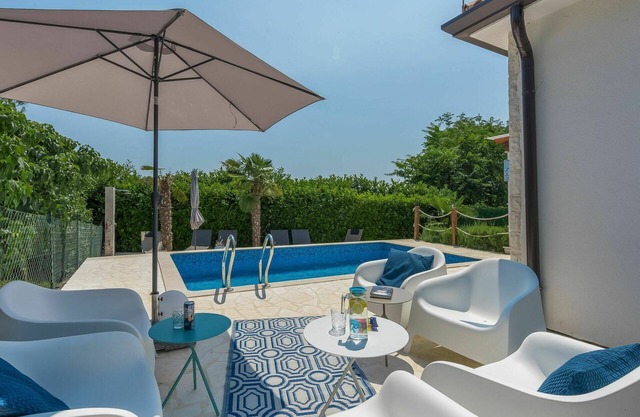 Stunning private villa with A/C, private pool, WIFI, TV, terrace, pets allowed and parking