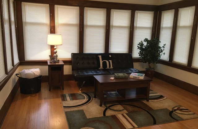 Stunning! Professionally Cleaned, Self Check In - Sleeps 8