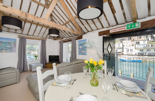 Stunning property for four in the heart of Looe with fabulous views.