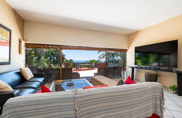 Stunning property with breathtaking ocean views and exceptional social areas