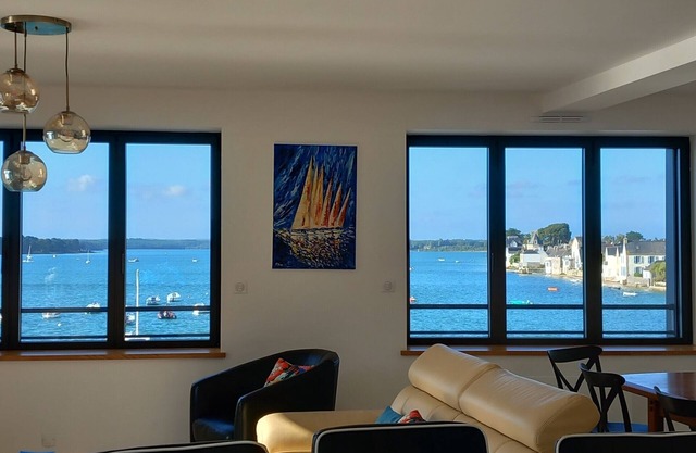 Stunning Sea View – Bright Apartment for 7