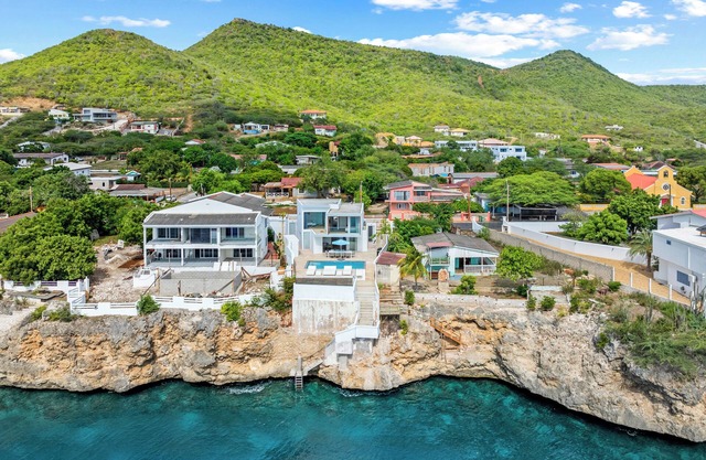 Stunning Seafront Villa in Lagun, Curacao – 5 Bedrooms with Direct Sea Accessnn