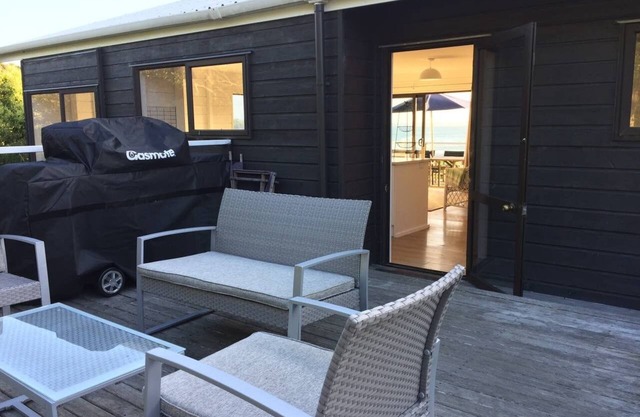 Stunning Seaviews a Stone Throw to the Beach