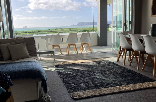Stunning, Spacious Family Bach on the Beach