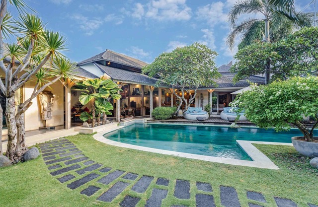 Stunning Stylish Comfort in Seminyak Heart of Upscale Villa