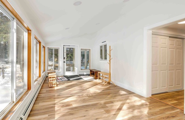 Stunning Sunapee Lake Getaway w/Hot Tub!