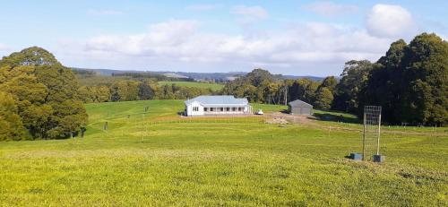 Stunning Top of the Otways Views 3-4 Bedroom House