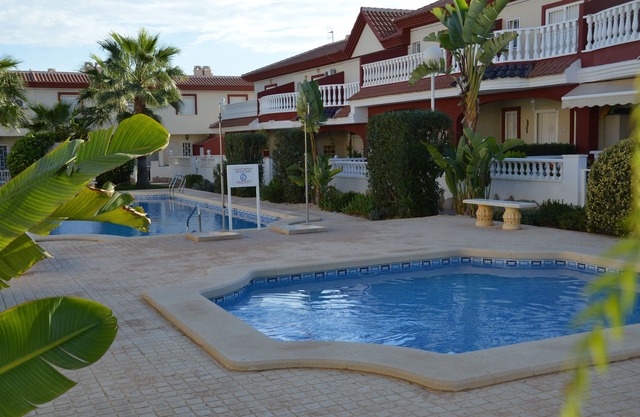 Stunning Townhouse with Shared Communal Pool