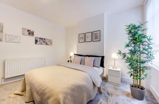 Stunning two bed Garden Apartment in Central London