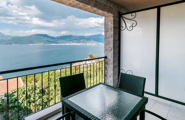 Stunning two bedroom penthouse apartment with great views and pool