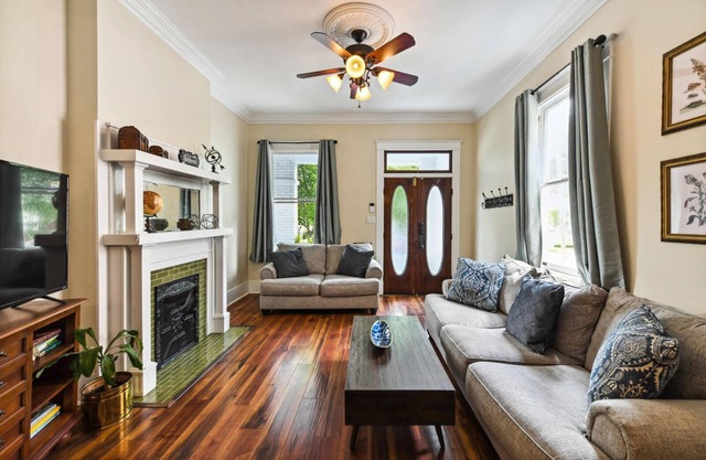 Stunning Uptown 3 bedroom work/vacation home