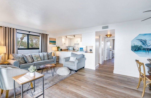 Stunning Views Casual Lux Décor - Directly on the Beach Jensen's “On the Gulf” North Beach 2
