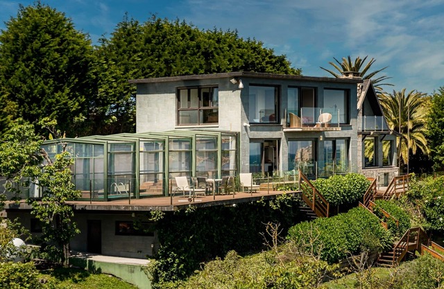 Stunning villa by the sea