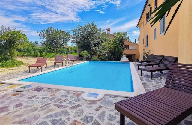 Stunning villa for 12 guests with private pool, A/C, WIFI, TV, terrace, pets allowed and parking