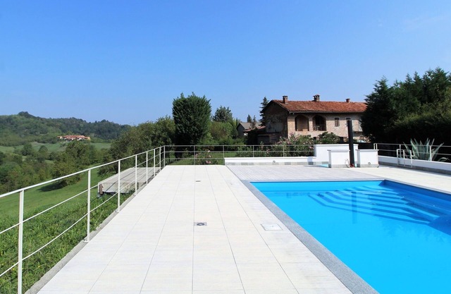 Stunning villa for 6 guests with WIFI, private pool, TV, veranda and panoramic view