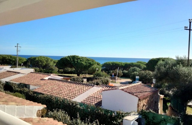 Stunning villa for 7 guests with WIFI, A/C, TV and patio