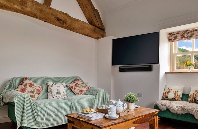 Stunning villa for 4 people with WIFI, hot tub, TV and terrace