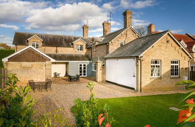 Stunning villa for 11 people with WIFI, TV and parking