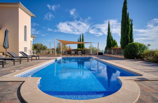 Stunning villa, heated pool, pool bar, sea views