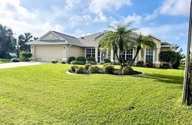 Stunning Villa in Golfer's Paradise/Canal Views