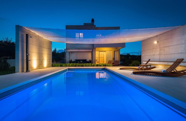 STUNNING VILLA SOFIA WITH HEATED POOL IN SPLIT HINTERLAND