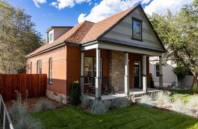Stunning Vintage Victorian-Era Cottage - Walk to train/river/park/downtown.