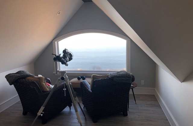 Stunning Waterfront Home On The Bay, only 22 minutes from downtown St. John's