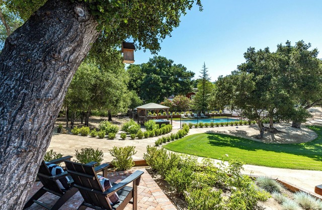 STUNNING! Wild Oaks Retreat. Pool, Spa, Game Room, EV Charger, Wine Country.