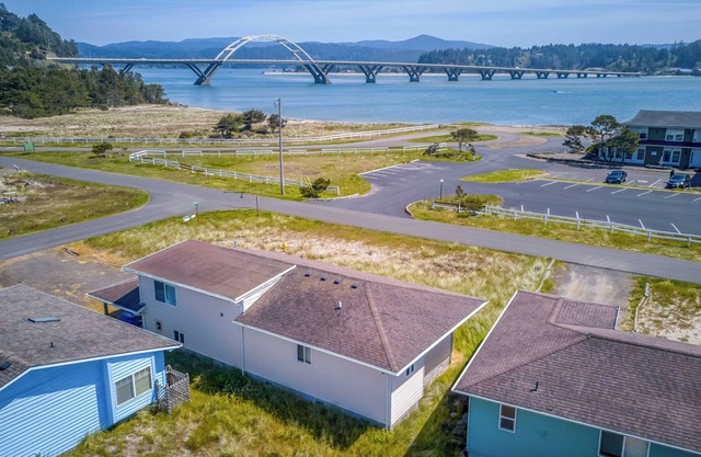 Stupendous Alsea Bay Views and Access from this Bright, Open Home in Bayshore!