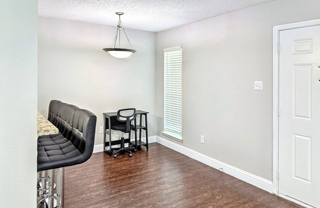 Stylish 1BR w/Smart TV & Wi-Fi