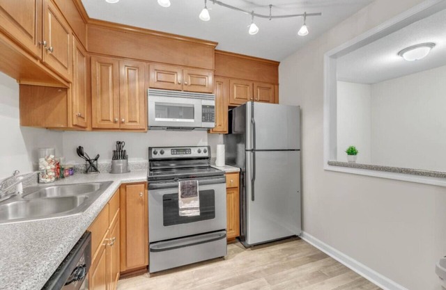 Stylish 2 Bed Suite—in Crabtree Valley Raleigh!