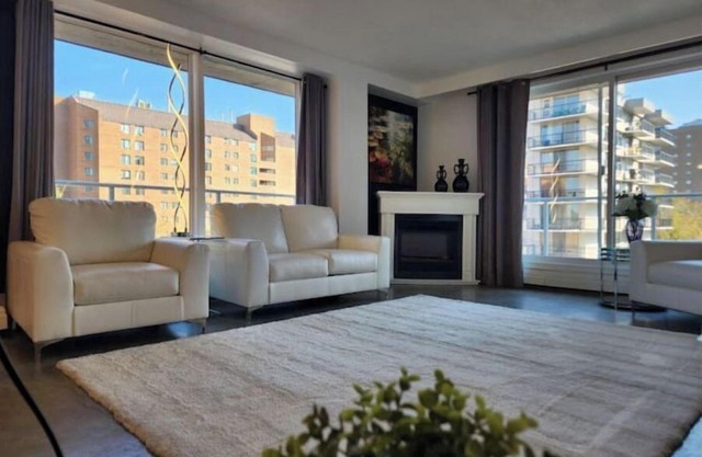 Stylish 2 Bedroom Downtown Condo