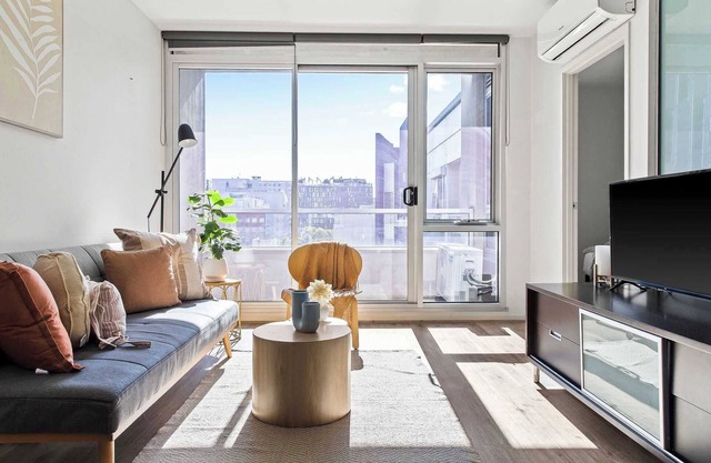 Stylish 2BR Apt Steps from Vic Market with Parking