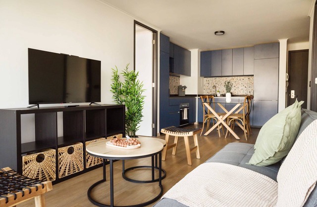 Stylish 2BR Getaway for 5 in Las Condes Oasis